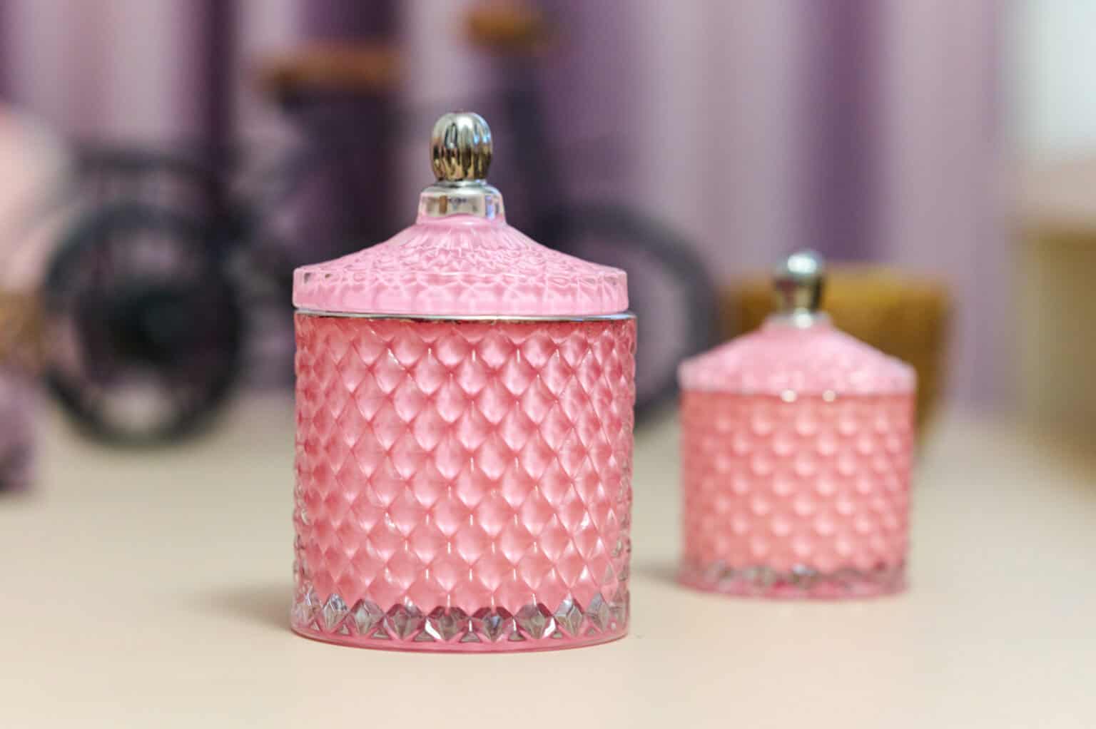 Lumanare parfumata din ceara de soia hand made. cadou. recipient din sticla