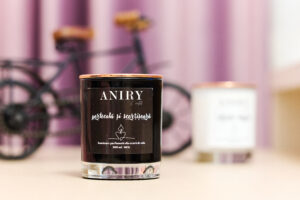 Lumanare parfumata din ceara de soia hand made. cadou. recipient din sticla