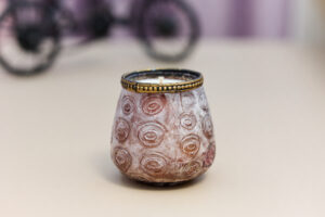 Lumânare Parfumată cu Aroma Black Orchid in Vas ceramic Lumanare parfumata din ceara soia naturala in vas ceramic. Editie limitata. cadou