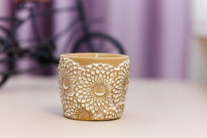 Lumanare parfumata din ceara soia naturala in vas ceramic. Editie limitata. cadou